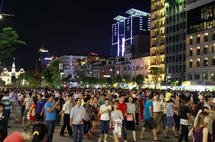 tp hcm cam xe duong nguyen hue vao toi 135