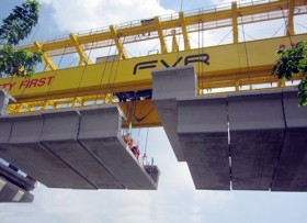 Lắp dầm đầu tiên tuyến đường sắt Bến Thành - Suối Tiên