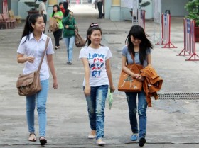 Thí sinh vi phạm quy chế vì sợ mất điện thoại "xịn"