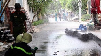 Cháy 5 bình gas trong quán ăn đông khách