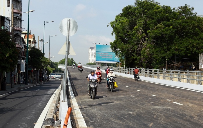 tp hcm thong xe cau vuot tan son nhat