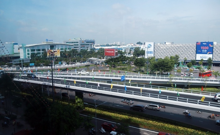 tp hcm thong xe cau vuot tan son nhat