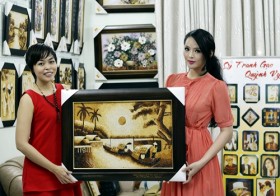 Lại Hương Thảo mang tranh gạo tham dự Hoa hậu Thế giới 2013