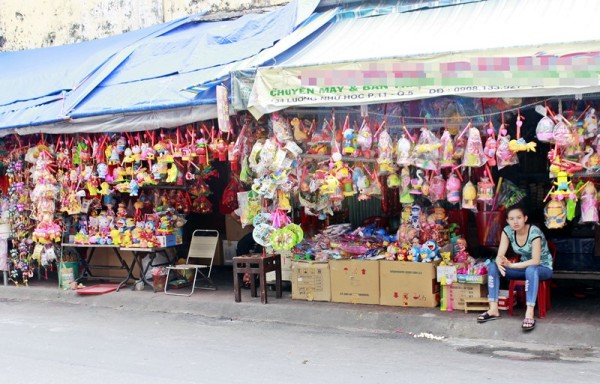 Đìu hiu phố lồng đèn Sài Gòn