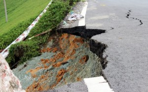 Nguyên nhân sạt lở đường dẫn cầu vượt Thủ Đức
