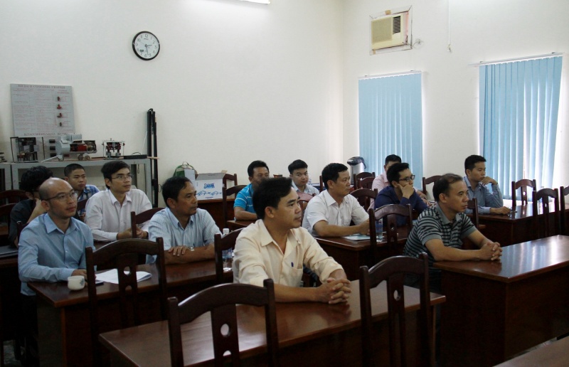 hoi dau khi trao chung chi khoa hoc ve cong nghe cho can bo vietsovpetro