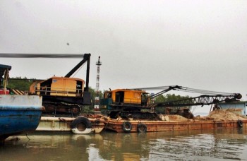 TP HCM: Bắt 23 'cát tặc' trên biển Cần Giờ