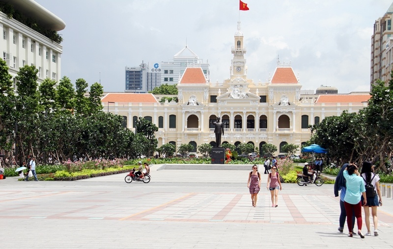 tuyen chon phuong an thiet ke kien truc tru so ubnd tp hcm