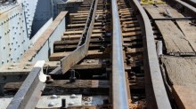 di tren duong sat bi tau can tu vong