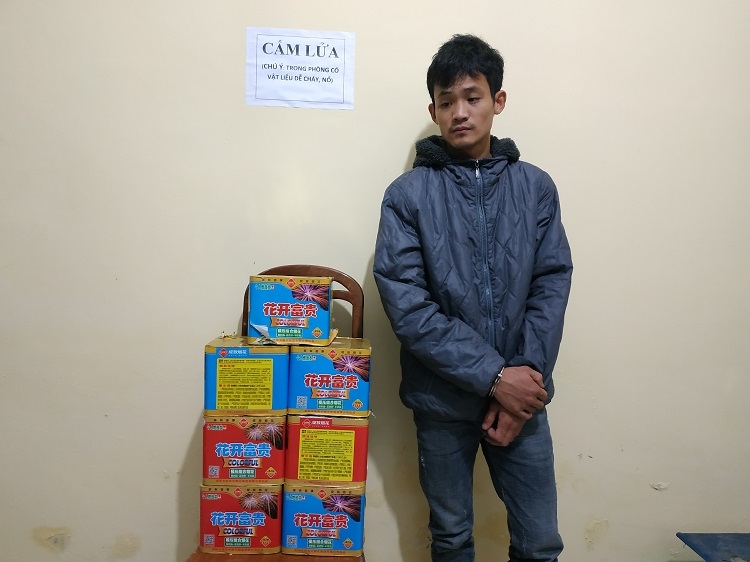 vinh phuc nam thanh nien bi bat khi mang phao di ban