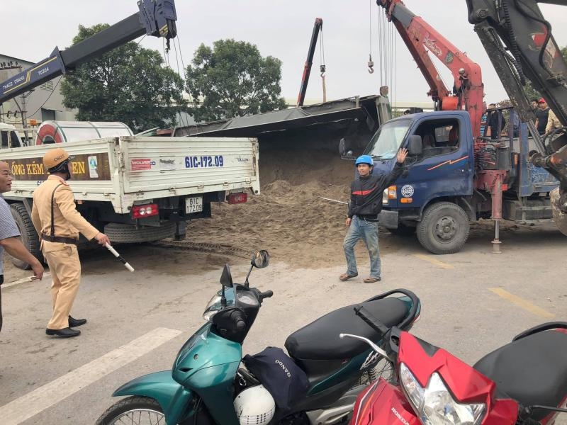 hung yen xe ben lat de xe may 2 nguoi tu vong