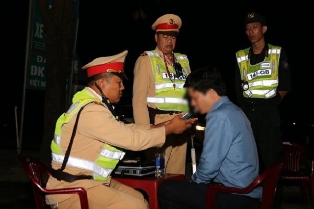 xu ly nhieu truong hop la cong chuc vi pham nong do con