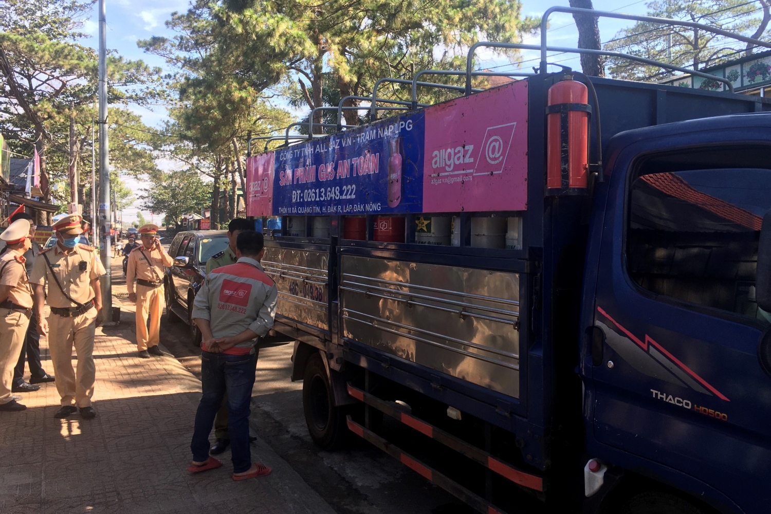 Bắt xe vận chuyển bình gas giả mạo thương hiệu Totalgaz Việt Nam