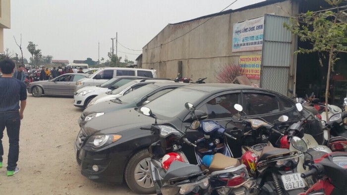 dich vu trong xe chat chem du khach o hoi lim