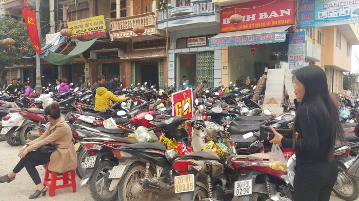 dich vu trong xe chat chem du khach o hoi lim