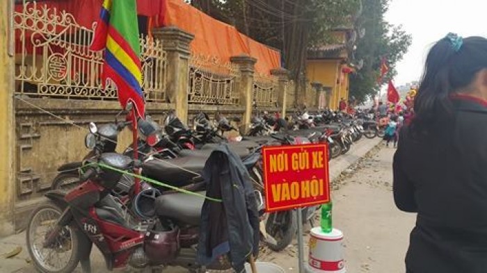 dich vu trong xe chat chem du khach o hoi lim