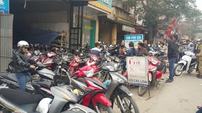 dich vu trong xe chat chem du khach o hoi lim