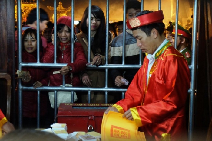 canh hon loan o den tran gio khai an