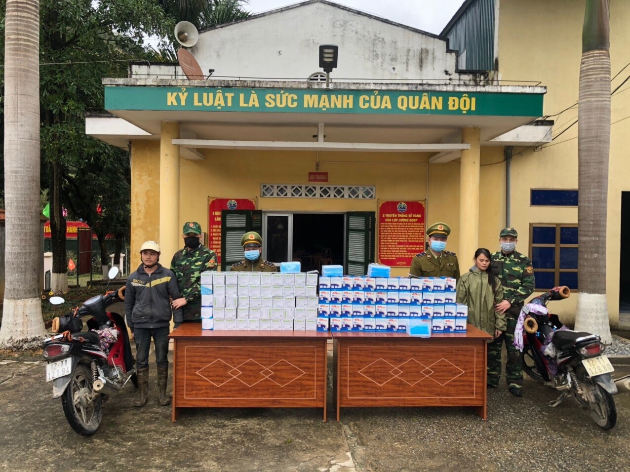 lang son thu giu 5000 chiec khau trang chuan bi xuat lau qua bien gioi
