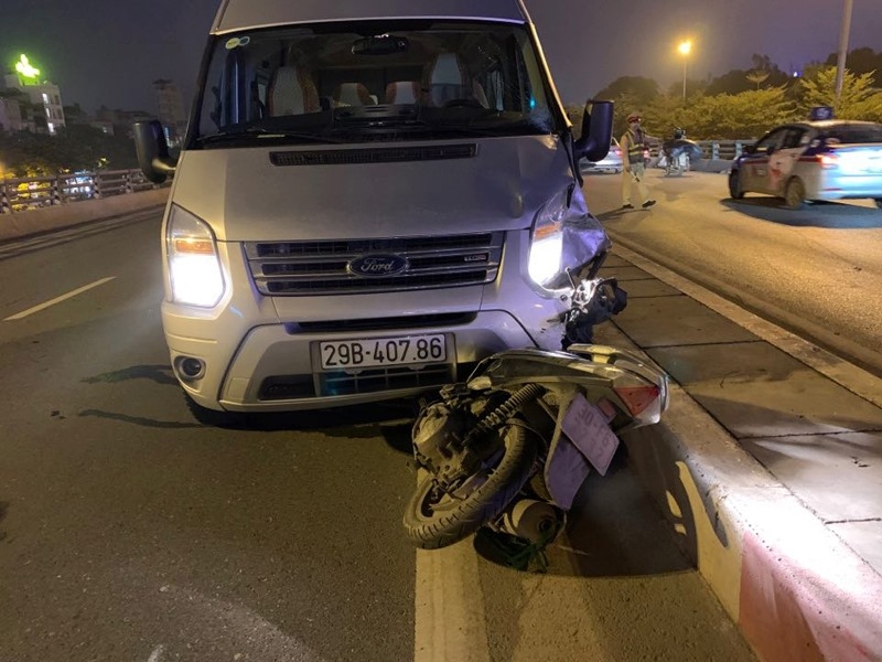 ha noi nguoi dan ong tu vong sau va cham voi xe 16 cho