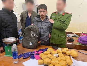 Bắt đối tượng vận chuyển hơn 5kg thuốc phiện cùng 5.600 viên ma túy tổng hợp