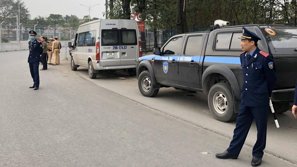 Thanh tra GTVT Hà Nội xử lý xe tải đi vào đường đua F1 thanh tra gtvt ha noi xu ly xe tai di vao duong dua f1