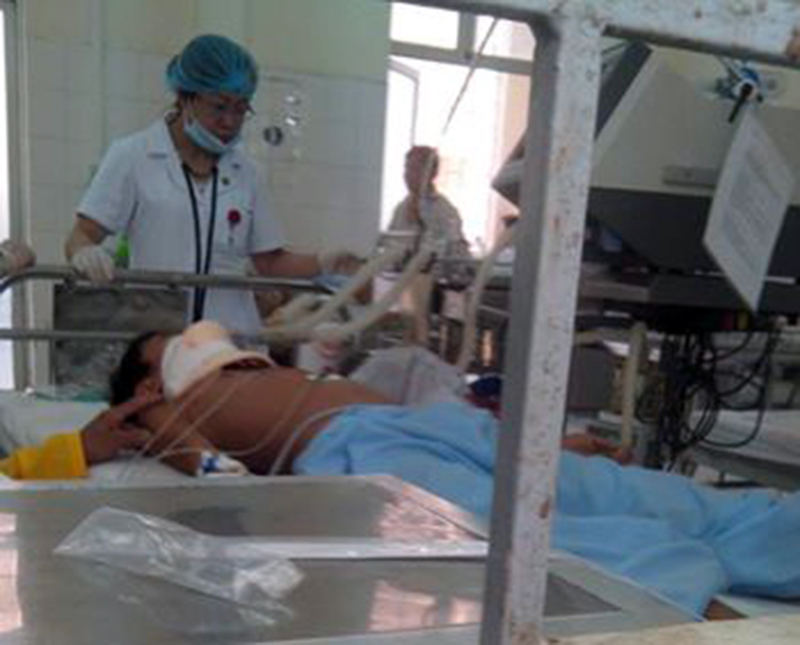 Phú Thọ: Xe biển xanh tông trực diện 4 học sinh 