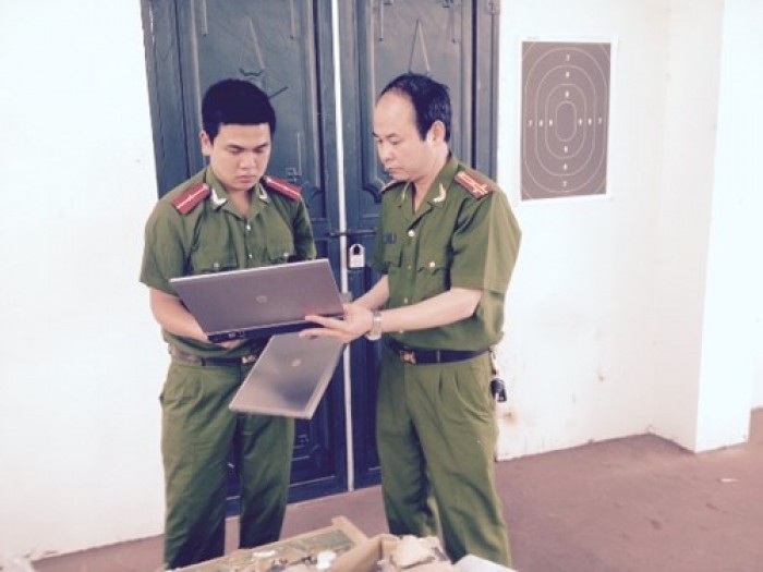 Lô hàng điện tử giấu trong kiện vải