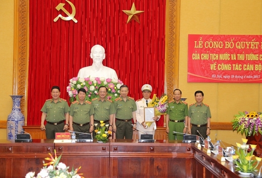 trao quyet dinh bo nhiem cua thu tuong cho trung tuong tran van ve