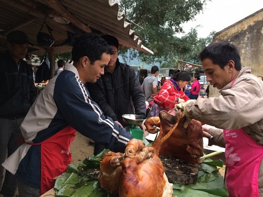 doc dao le hoi lon quay o lang son