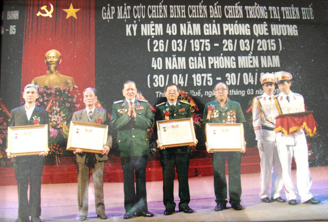 gap anh hung ban tia tung khien quan dich nhieu phen khiep dam