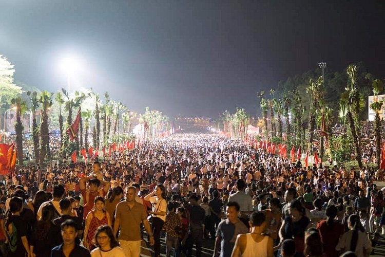 den hung don hon 7 trieu luot khach dip gio to hung vuong