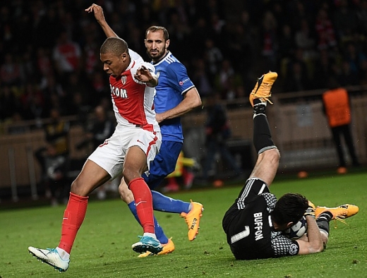 monaco thua dau tren san nha juventus dat mot chan vao chung ket