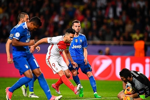 monaco thua dau tren san nha juventus dat mot chan vao chung ket