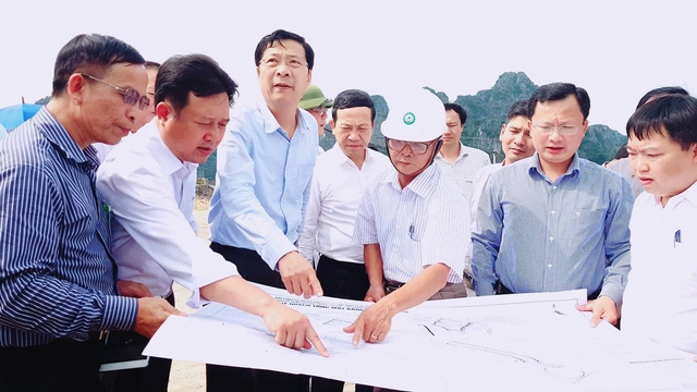 Tạm dừng mọi giao dịch đất đai để kiểm soát 'cơn sốt' đất Vân Đồn
