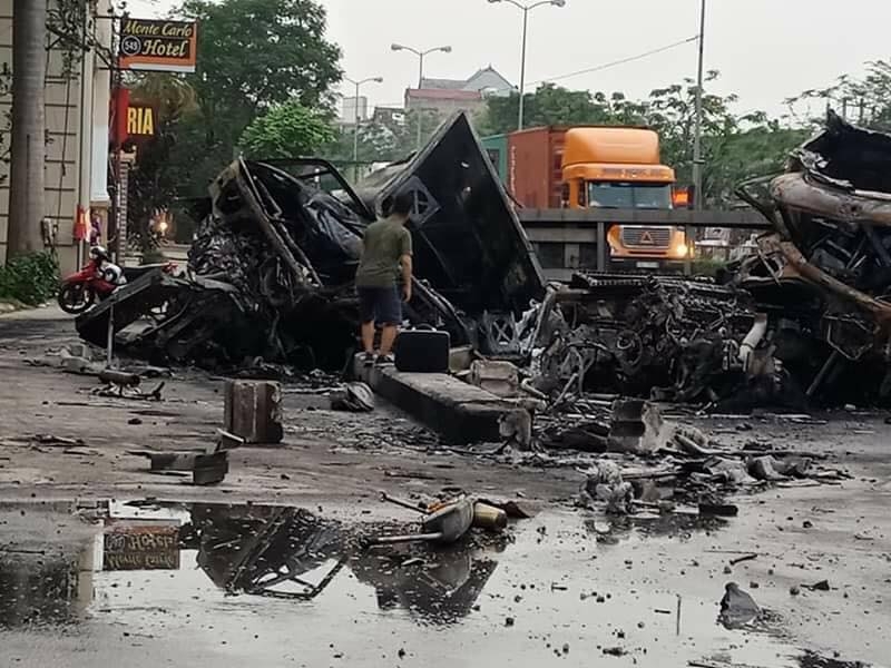 Hai người tử vong vì mắc kẹt trong xe container bốc cháy sau tai nạn