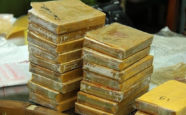 thanh hoa hai doi tuong van chuyen 60 banh heroin
