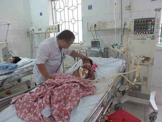 nhieu tre nhap vien do nghi ngo ngo doc sau khi an qua vai