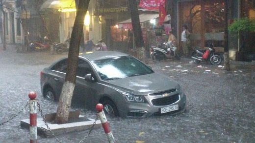 ha noi nhieu tuyen duong ngap nang sau mua lon