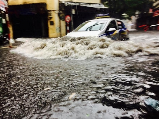 ha noi nhieu tuyen duong ngap nang sau mua lon