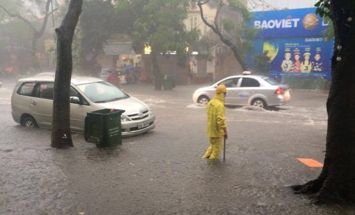 ha noi nhieu tuyen duong ngap nang sau mua lon