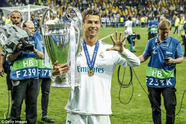 real madrid chieu long ronaldo voi muc luong khung