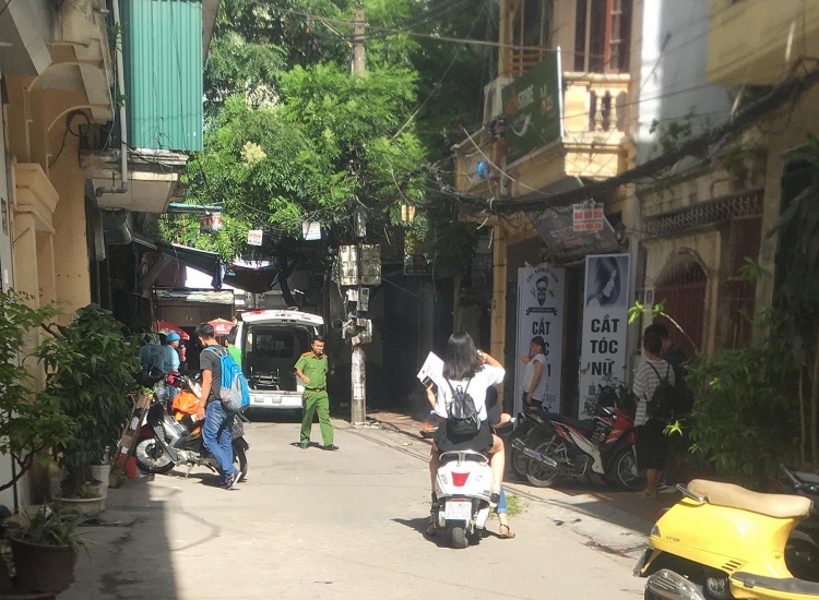 ha noi nguoi dan ong tu vong trong can nha khoa trai cua