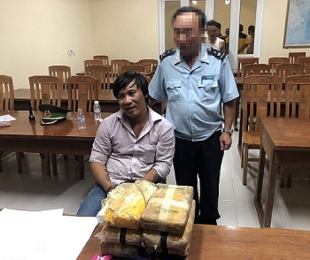 Bắt đối tượng vận chuyển 40.000 viên ma túy tổng hợp