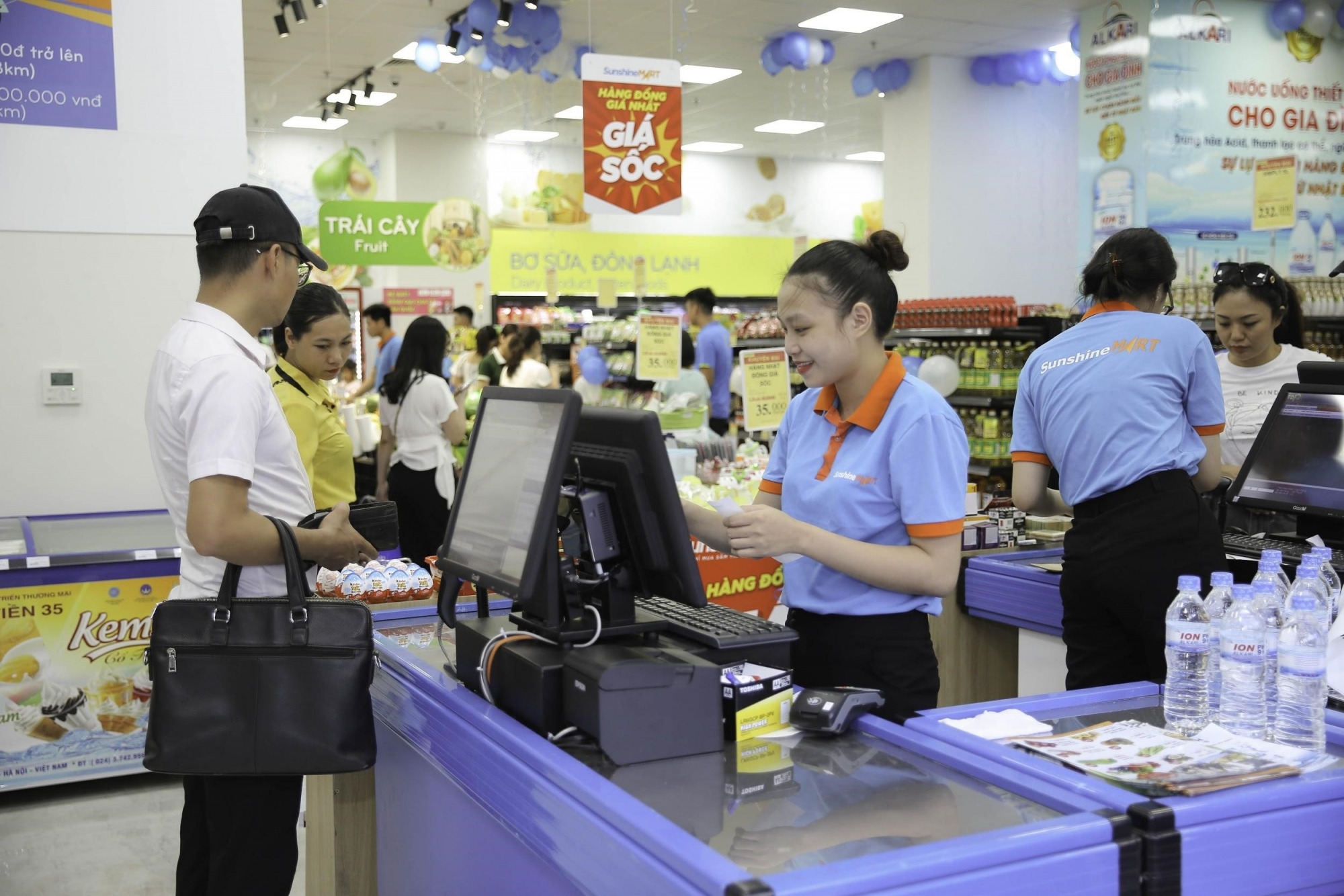 sunshine city khai truong sieu thi sunshine mart the gioi mua sam ngay duoi chan toa nha cho cu dan