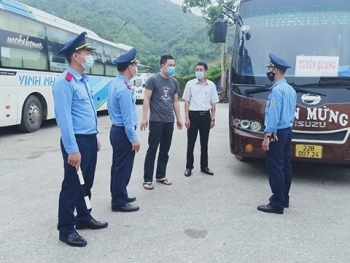 Yêu cầu thực hiện nghiêm quy định phòng dịch trong vận chuyển công nhân
