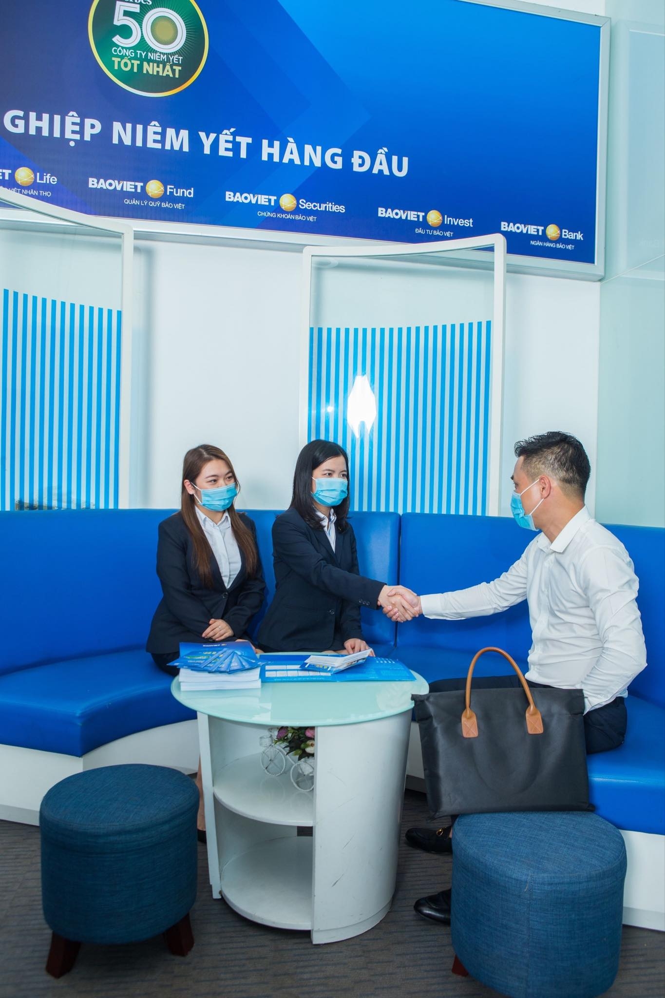 Tập đoàn Bảo Việt (BVH): 5 năm liên tiếp được vinh danh tại ASRA, 9 năm liên tiếp trong Top 50 công ty niêm yết tốt nhất Việt Nam (Forbes)