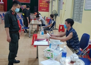 Bắc Giang: Tụ tập xem bóng đá, 7 người bị phạt 105 triệu đồng