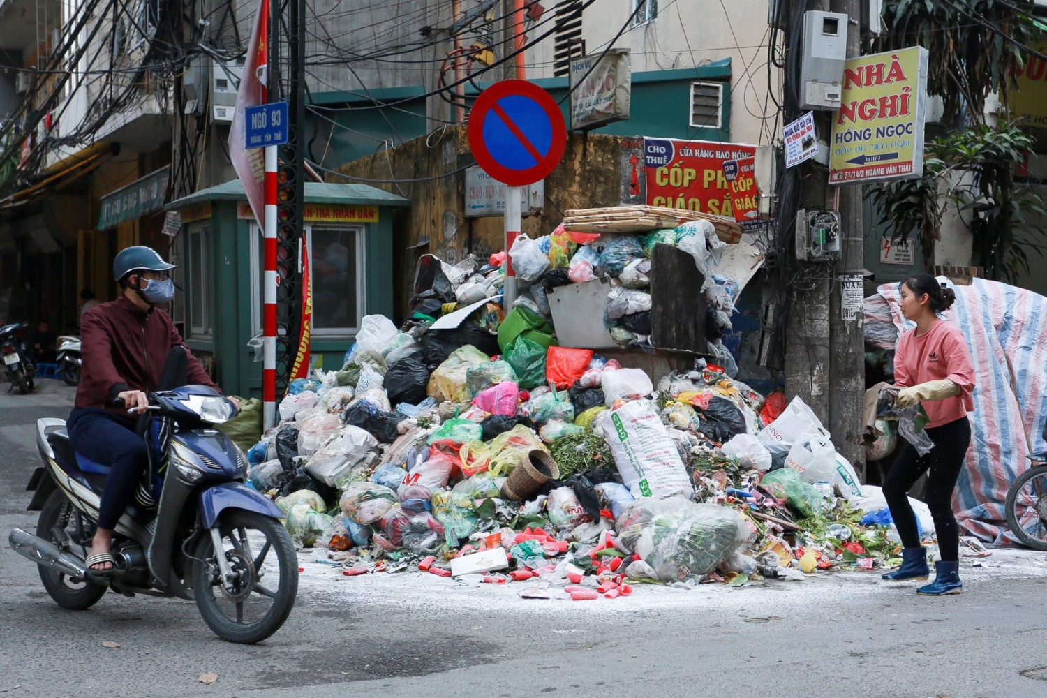 Hà Nội yêu cầu kiểm tra, xử lý vụ hơn 200 công nhân môi trường bị nợ lương