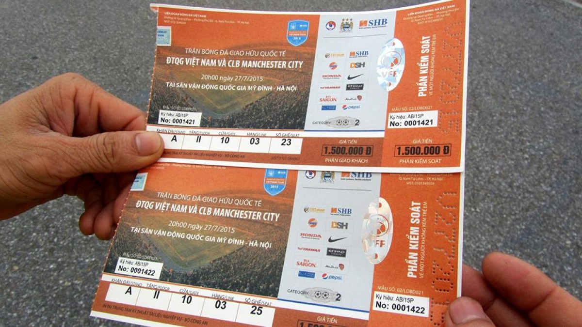 Một cặp vé xem trận Việt Nam - Manchester City